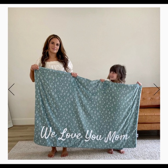 Mom bundle! Mommy couture blanket and floral robe! - Picture 3 of 3